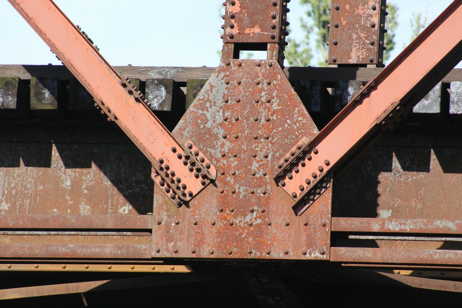 Lower connection